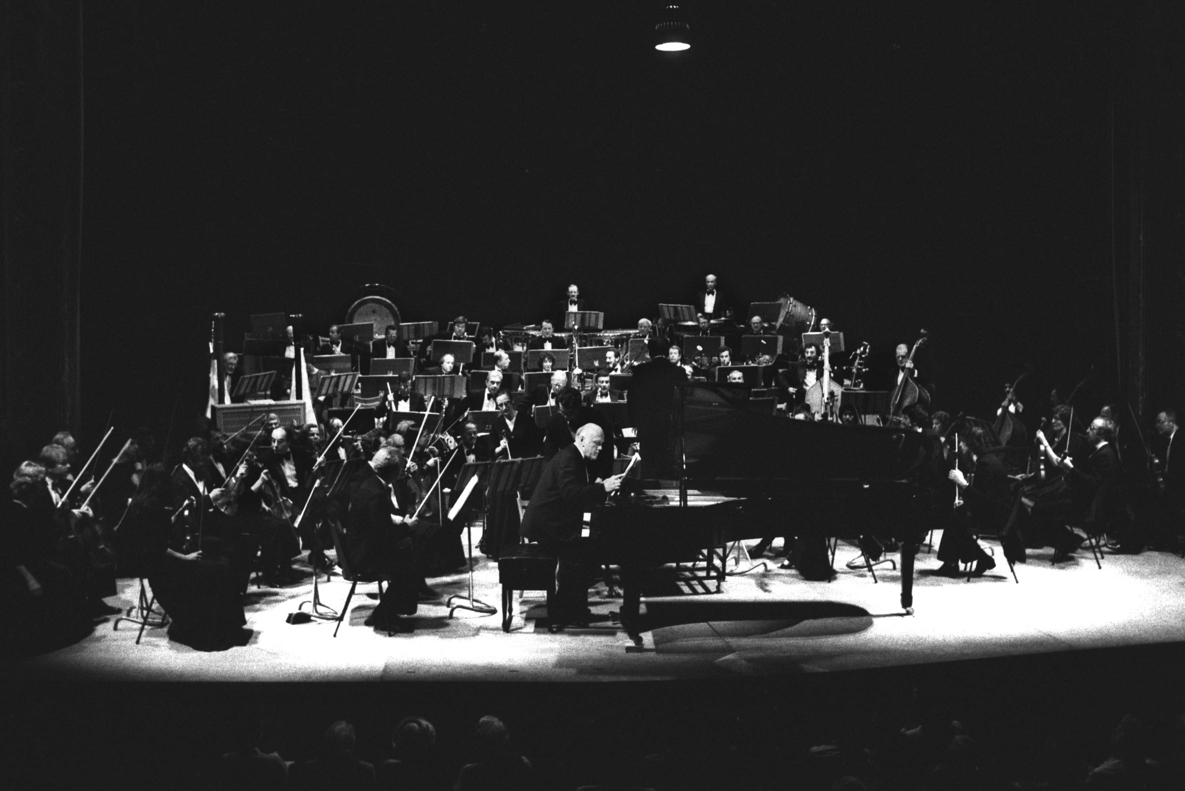 l'orchestre de Paris dir Daniel Barenboim et Richter_Meslay 1983_ Gérard Proust